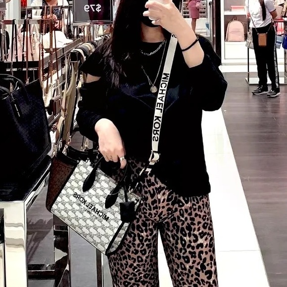 🎀NeW! Michael Kors Mirella Small Top Zip Tote - Picture 9 of 10